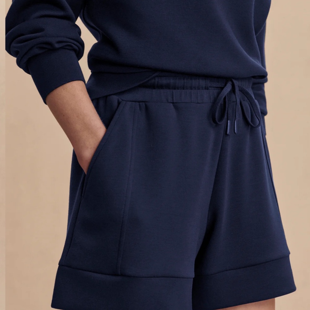 Varley Navy Atrium High-Rise Short 4.5" Size Medium